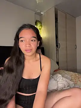 Snapshot of Nina-Eros1 chatting on February 2026 11:39:02 PM Nina-Eros1 online show from February 2026 11:39:02 PM