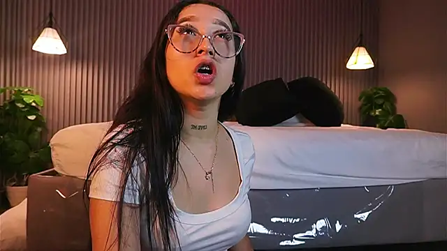 EriKlein online show from April 2026 07:18:02 PM