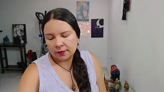 claryssa  online show from May 2026 07:00:02 PM