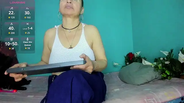 Snapshot of SheraHadee chatting on November 2025 12:32:01 AM SheraHadee online show from November 2025 12:32:01 AM