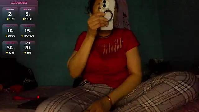 Snapshot of SheraHadee chatting on December 2025 01:02:02 AM SheraHadee online show from December 2025 01:02:02 AM