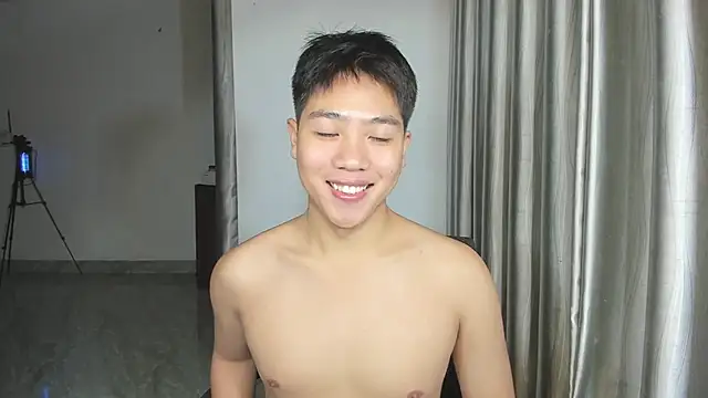 Snapshot of Oliver_Nl chatting on March 2025 03:39:01 PM Oliver Nl online show from March 2025 03:39:01 PM