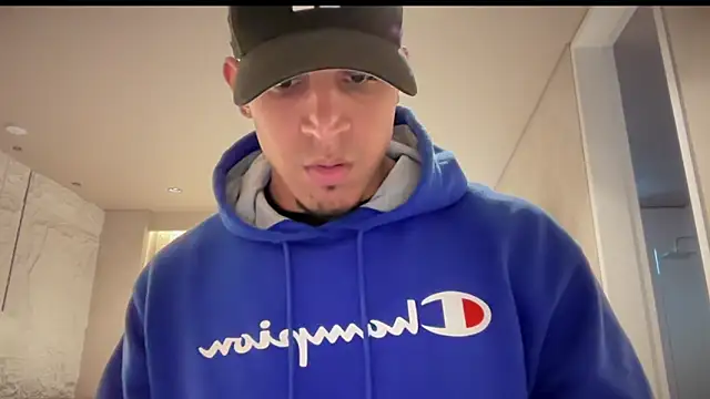 Snapshot of Frank_heaven01 chatting on November 2025 10:09:01 PM Frank heaven01 online show from November 2025 10:09:01 PM