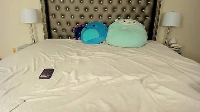 NadiaLyla online show from March 2026 06:07:01 AM