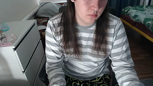 EvaMiron online show from October 2025 10:25:01 AM