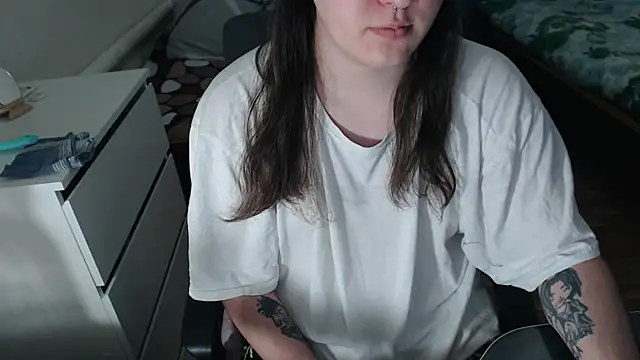 EvaMiron online show from November 2025 08:33:02 AM