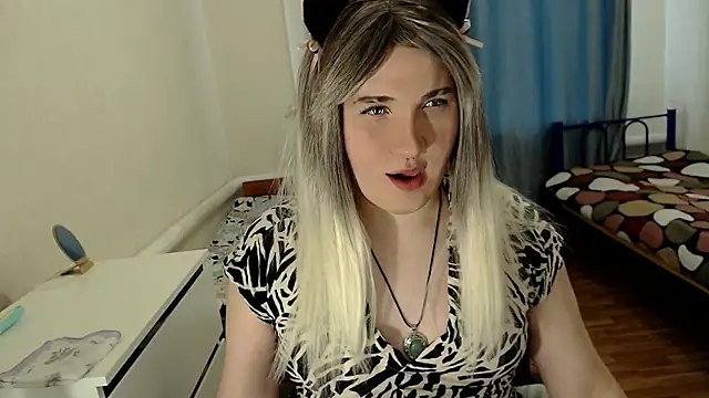EvaMiron online show from May 2026 02:37:01 PM
