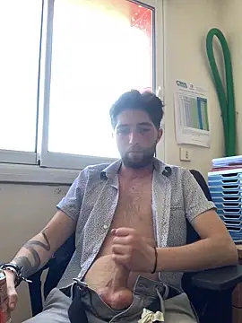 GuillaumebeauZizi online show from April 2026 02:58:02 PM
