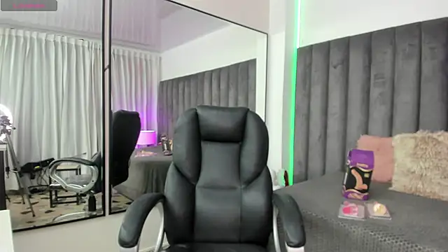 natalia curvy1 online show from March 2025 05:53:02 PM