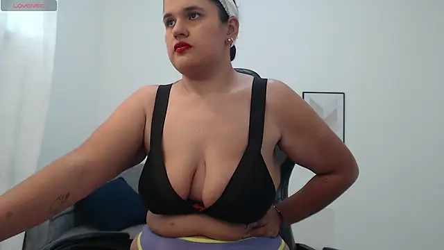 natalia curvy1 online show from October 2025 06:08:02 PM