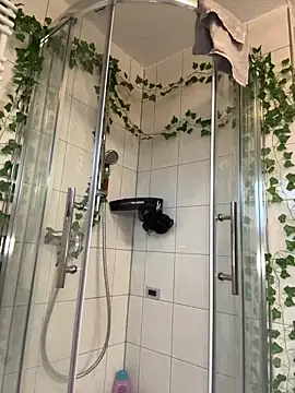 Snapshot of kinkygirl420x chatting on December 2024 01:54:02 PM kinkygirl420x online show from December 2024 01:54:02 PM