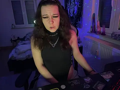 Snapshot of kinkygirl420x chatting on January 2025 08:18:02 PM kinkygirl420x online show from January 2025 08:18:02 PM