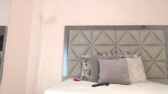 genesis moretz online show from May 2026 05:36:02 AM