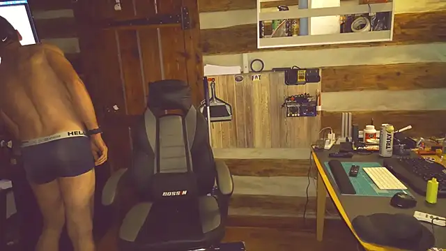 Snapshot of HARD_2QUIT chatting on September 2025 05:29:01 AM HARD 2QUIT online show from September 2025 05:29:01 AM