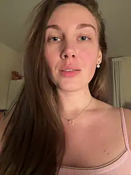 Snapshot of JasminJames chatting on April 2026 07:39:01 PM JasminJames online show from April 2026 07:39:01 PM