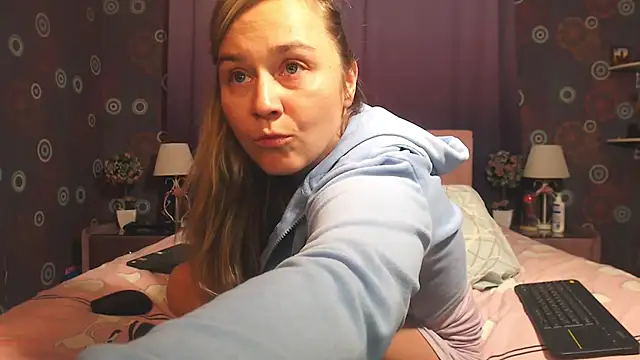 Snapshot of SquirtyAlice chatting on November 2025 10:10:01 PM SquirtyAlice online show from November 2025 10:10:01 PM