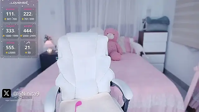 Snapshot of PimChanOK chatting on February 2025 03:01:02 AM PimChanOK online show from February 2025 03:01:02 AM