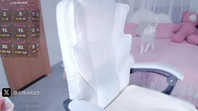 Snapshot of PimChanOK chatting on February 2025 12:03:01 AM PimChanOK online show from February 2025 12:03:01 AM