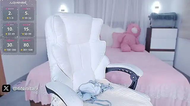 Snapshot of PimChanOK chatting on March 2025 11:09:02 PM PimChanOK online show from March 2025 11:09:02 PM