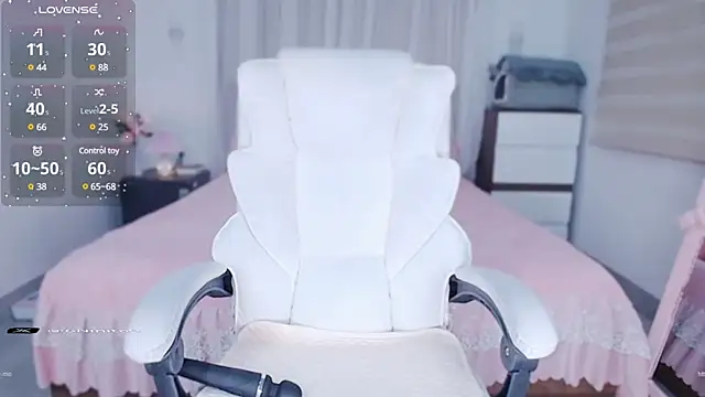 Snapshot of PimChanOK chatting on March 2025 02:51:02 AM PimChanOK online show from March 2025 02:51:02 AM