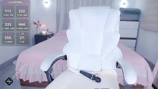 Snapshot of PimChanOK chatting on March 2025 11:42:02 PM PimChanOK online show from March 2025 11:42:02 PM