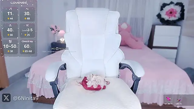 Snapshot of PimChanOK chatting on March 2025 11:27:01 PM PimChanOK online show from March 2025 11:27:01 PM