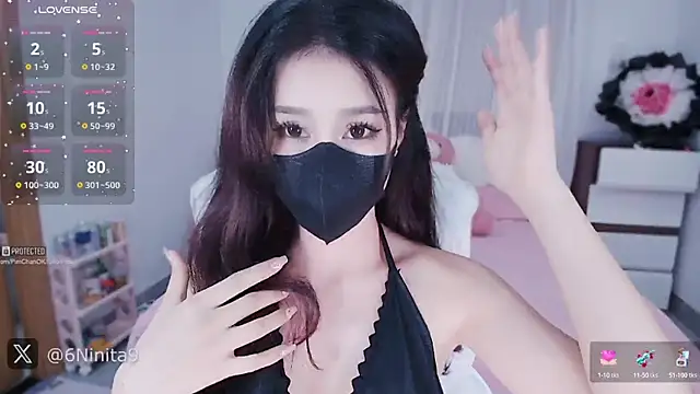 Snapshot of PimChanOK chatting on March 2025 06:09:01 AM PimChanOK online show from March 2025 06:09:01 AM