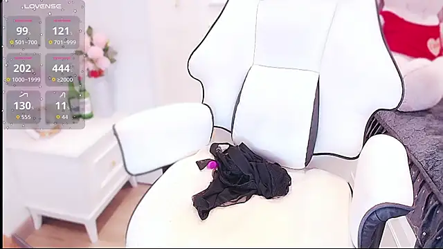 Snapshot of PimChanOK chatting on October 2025 12:47:01 PM PimChanOK online show from October 2025 12:47:01 PM