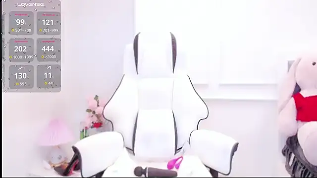 Snapshot of PimChanOK chatting on October 2025 01:20:02 PM PimChanOK online show from October 2025 01:20:02 PM