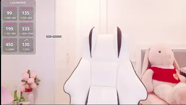 Snapshot of PimChanOK chatting on October 2025 01:12:02 PM PimChanOK online show from October 2025 01:12:02 PM