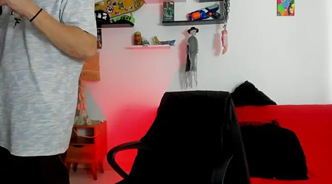 Snapshot of Tom_Krakow chatting on December 2024 08:11:01 PM Tom Krakow online show from December 2024 08:11:01 PM