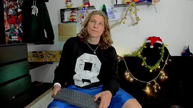 Snapshot of Tom_Krakow chatting on December 2024 06:29:01 PM Tom Krakow online show from December 2024 06:29:01 PM