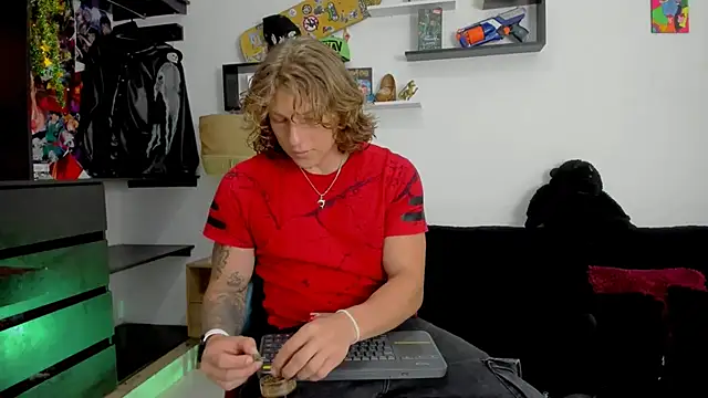 Snapshot of Tom_Krakow chatting on January 2025 06:06:02 PM Tom Krakow online show from January 2025 06:06:02 PM