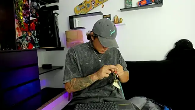 Snapshot of Tom_Krakow chatting on March 2025 08:34:01 PM Tom Krakow online show from March 2025 08:34:01 PM