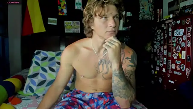 Snapshot of Tom_Krakow chatting on September 2025 06:54:01 PM Tom Krakow online show from September 2025 06:54:01 PM