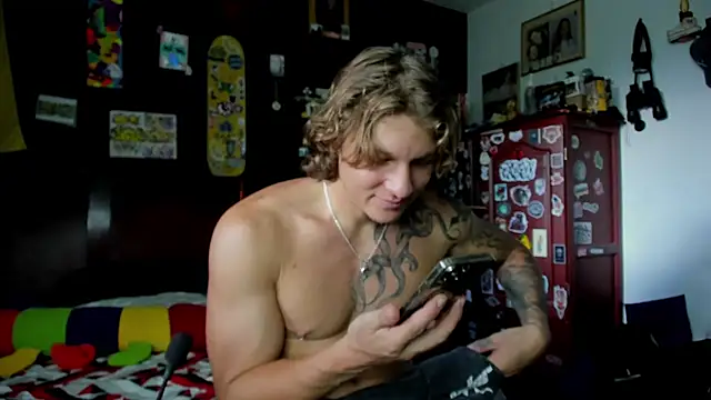 Snapshot of Tom_Krakow chatting on October 2025 08:49:02 PM Tom Krakow online show from October 2025 08:49:02 PM