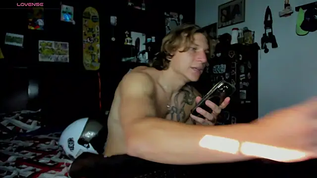 Snapshot of Tom_Krakow chatting on November 2025 09:47:01 PM Tom Krakow online show from November 2025 09:47:01 PM