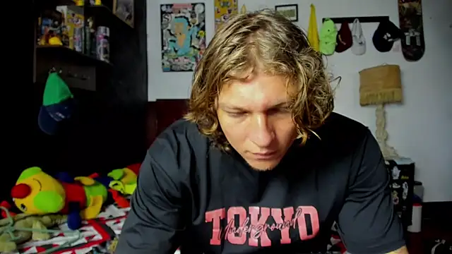 Snapshot of Tom_Krakow chatting on February 2026 07:01:02 PM Tom Krakow online show from February 2026 07:01:02 PM