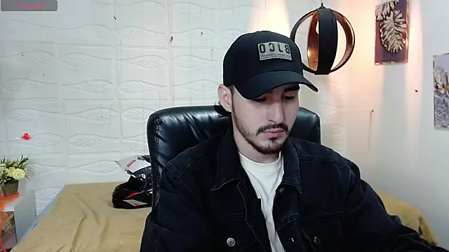 Snapshot of DmitriSanders chatting on December 2024 08:25:01 PM DmitriSanders online show from December 2024 08:25:01 PM