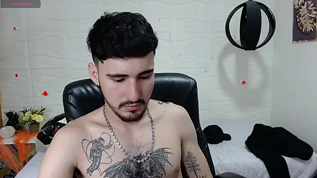 Snapshot of DmitriSanders chatting on December 2024 01:03:02 AM DmitriSanders online show from December 2024 01:03:02 AM