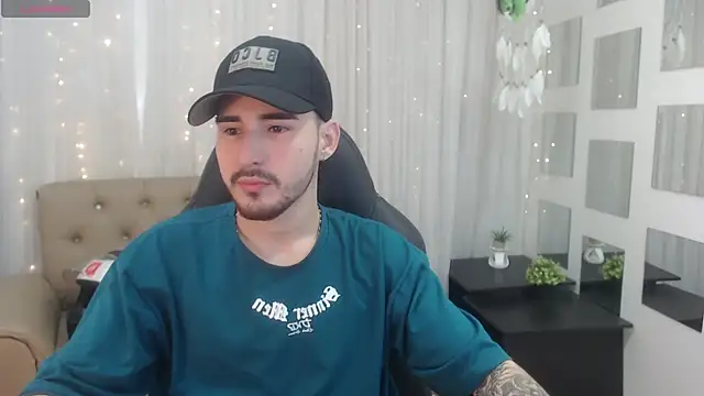 Snapshot of DmitriSanders chatting on December 2024 12:55:02 PM DmitriSanders online show from December 2024 12:55:02 PM