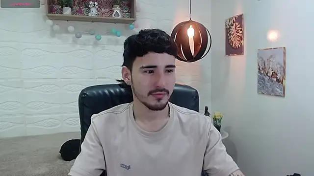 Snapshot of DmitriSanders chatting on January 2025 08:39:01 PM DmitriSanders online show from January 2025 08:39:01 PM