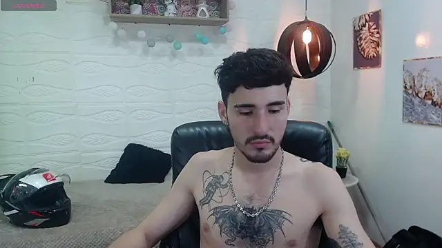 Snapshot of DmitriSanders chatting on January 2025 01:53:01 AM DmitriSanders online show from January 2025 01:53:01 AM