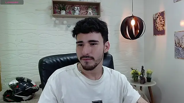 Snapshot of DmitriSanders chatting on January 2025 02:33:01 AM DmitriSanders online show from January 2025 02:33:01 AM