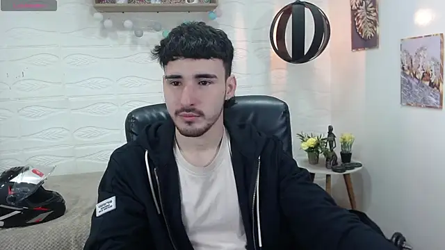 Snapshot of DmitriSanders chatting on January 2025 05:06:01 PM DmitriSanders online show from January 2025 05:06:01 PM