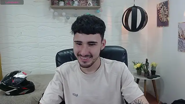 Snapshot of DmitriSanders chatting on January 2025 08:07:02 PM DmitriSanders online show from January 2025 08:07:02 PM