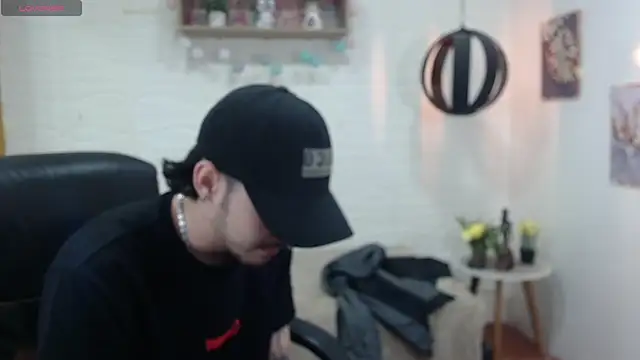 Snapshot of DmitriSanders chatting on January 2025 08:43:02 PM DmitriSanders online show from January 2025 08:43:02 PM