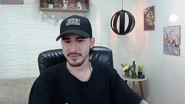 Snapshot of DmitriSanders chatting on January 2025 07:39:01 PM DmitriSanders online show from January 2025 07:39:01 PM