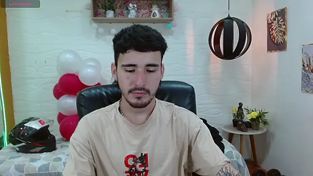 Snapshot of DmitriSanders chatting on February 2025 08:33:02 PM DmitriSanders online show from February 2025 08:33:02 PM