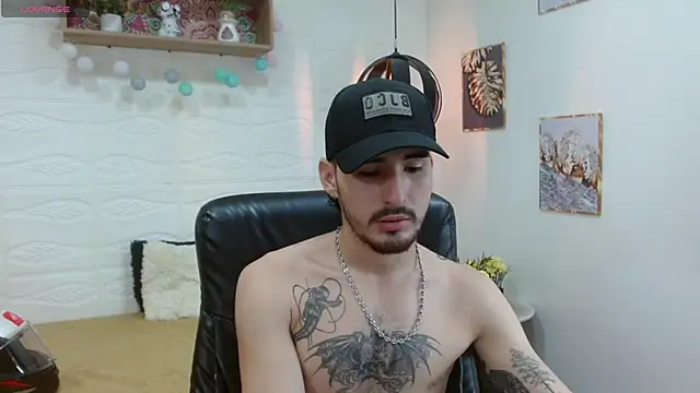 Snapshot of DmitriSanders chatting on March 2025 09:31:02 PM DmitriSanders online show from March 2025 09:31:02 PM